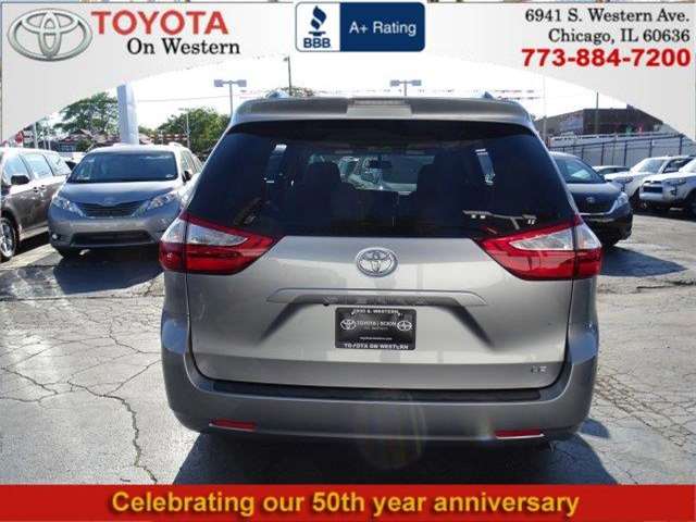 Toyota Sienna 2017 photo 3